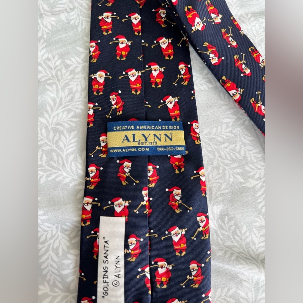 Golfing Santa By Alynn Men’s Tie. NWOT - Picture 4 of 6